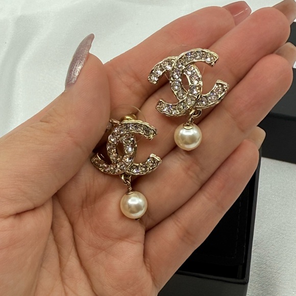 CHANEL Statement Gold Crystal CC and Pearl Dangle Earrings - Picture 10 of 12
